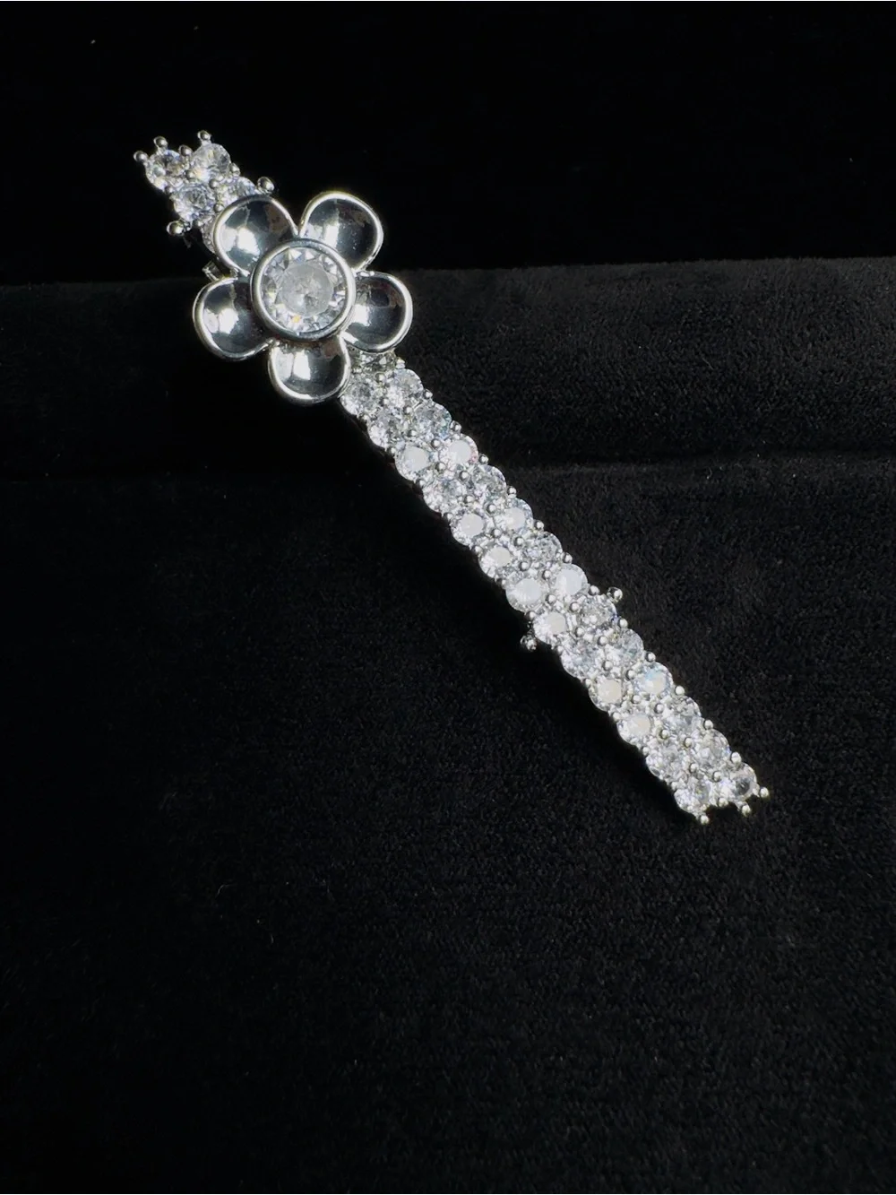 Silver Crystal Flower Hair Clip - Elegant Women’s Hair Accessory